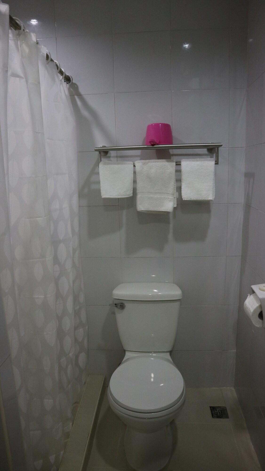 Doniti Suites And Events Place Mandaluyong Buitenkant foto