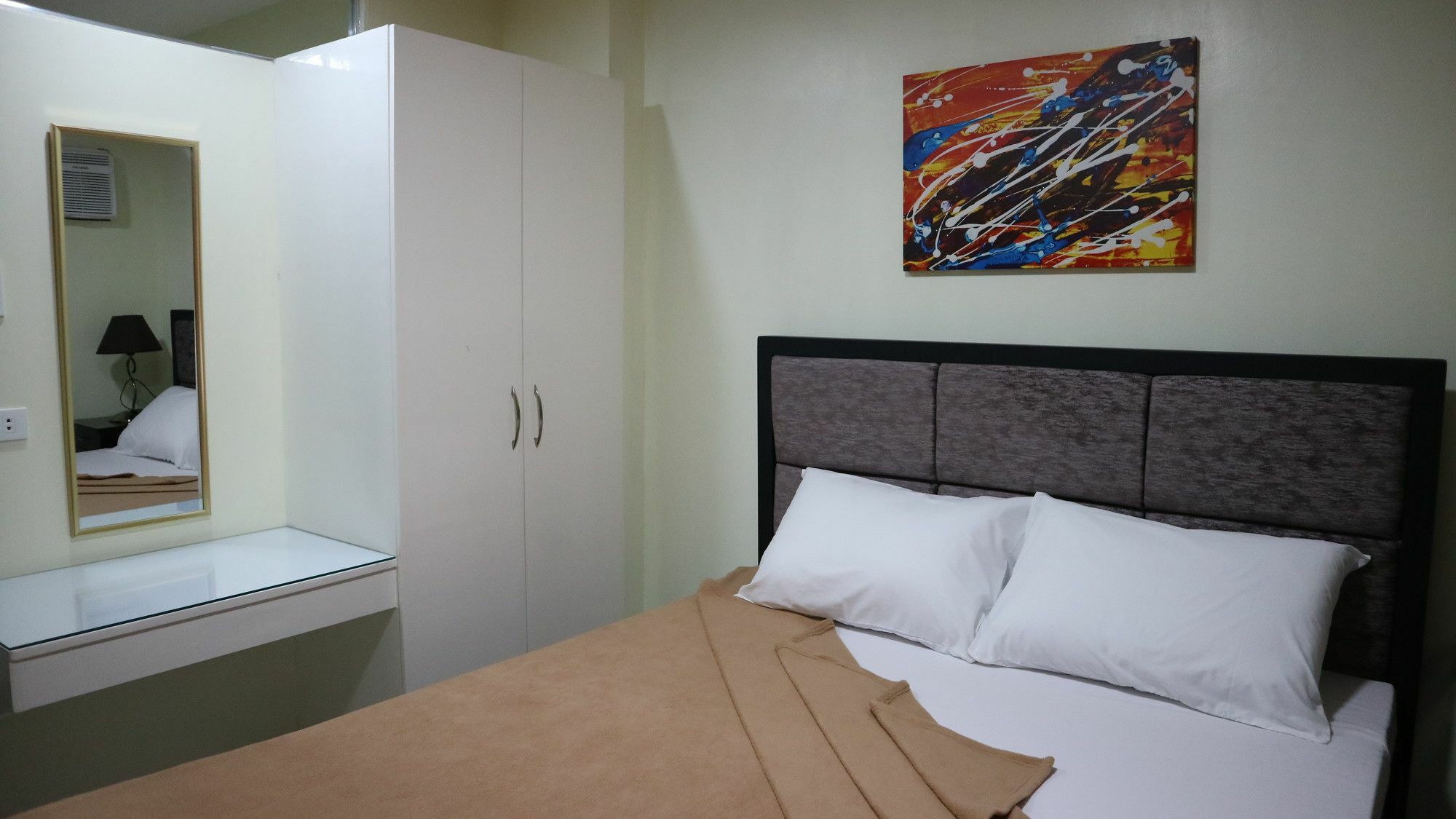 Doniti Suites And Events Place Mandaluyong Buitenkant foto
